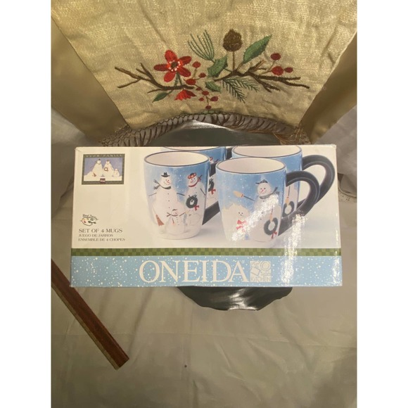 Oneida, Set of 4 Christmas/Snowman/Holiday Mugs/Cups. Two designs of Snow Family - Picture 4 of 15